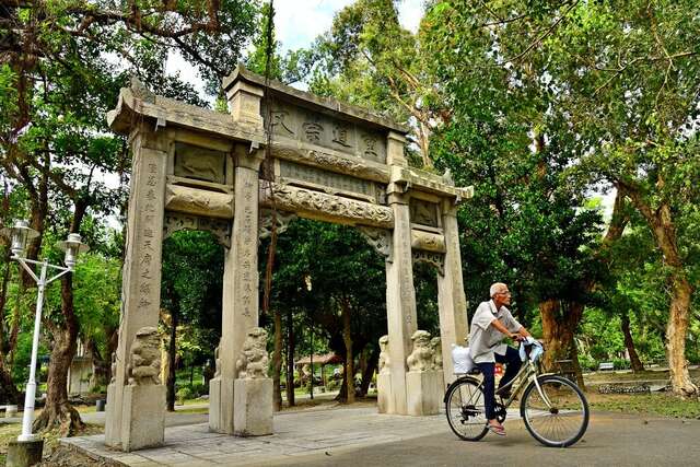 Zhongdao Chongwen Archway(重道崇文坊)