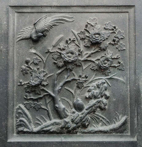 三川殿-凤凰与牡丹花的石刻