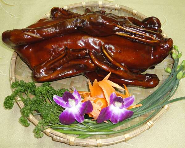 Houbi Duck with Icing-Sugar Sauce