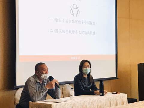  "01. Disease prevention measures advocacy forum (Pictured Tainan Spa Association Fu Guoliang, director of Tourism Bureau Kuo Ching-hui) "