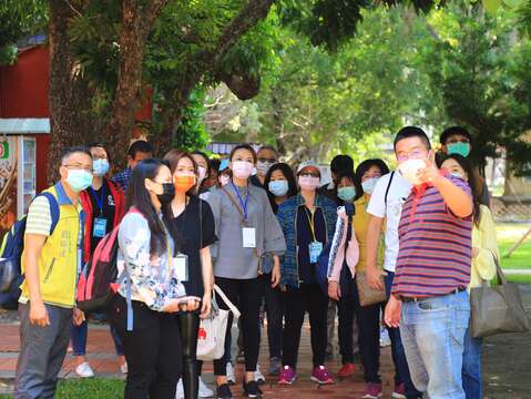  "Pingtung County Bed and Breakfast Association of Tainan Confucius Temple to visit outdoor Tour "