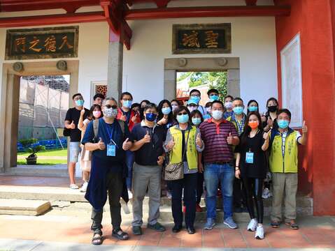  "B & B Tainan City Cultural Development Association and the Association of Pingtung County Bed and Breakfast Group photo "