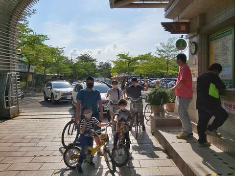  "trip together with my mother's family cycling trip "