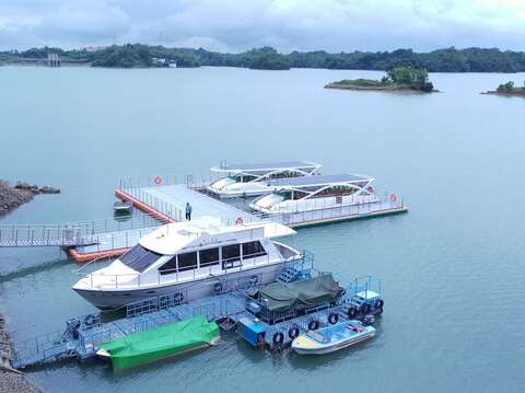  "black mountain reservoirs of solar yacht "