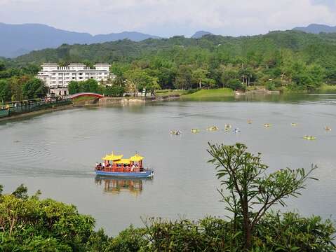  "Jian Shanpi southern resort boat trip on the lake "