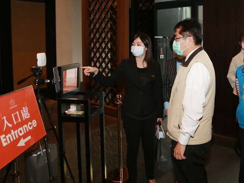  "Mayor Huang listen infrared thermal imager use "