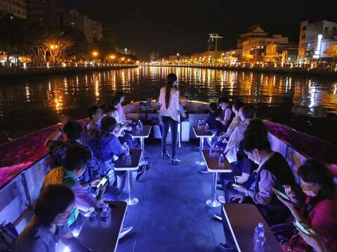  "Mayday epidemic night Anping Canal boat "