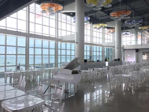 "Gold Coast Boat House Indoor Sea Viewing Good Place"