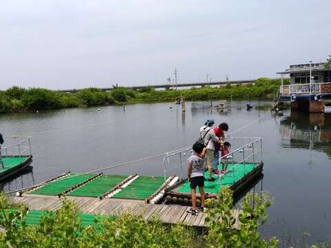 "07. Lanren Ecological B&B pulling bamboo raft experience (provided by Qigu District Office)"