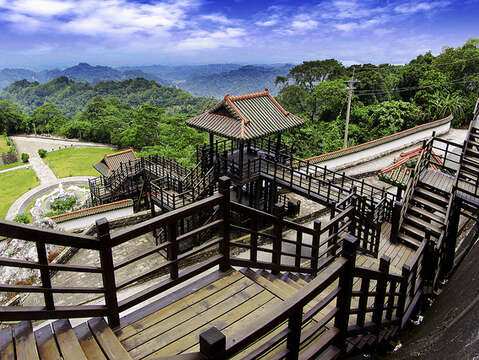 "Overlooking the volcano Biyun Temple"