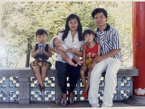 "Picture of Bajiao Pavilion and Dad in Hutoupi in 1979"