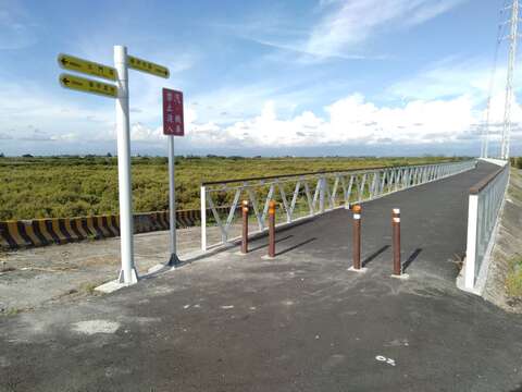 "Extend the bicycle lane to the east from the top of the Jishui Creek embankment"