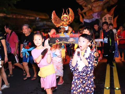 "Night Festival Parade Children's Light Car"