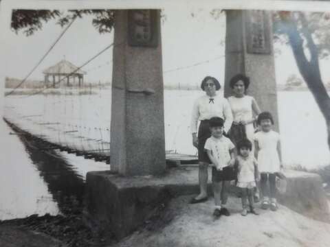 "Provided by Wang Rongsen, Family Tour to Hutoupi in 1969"