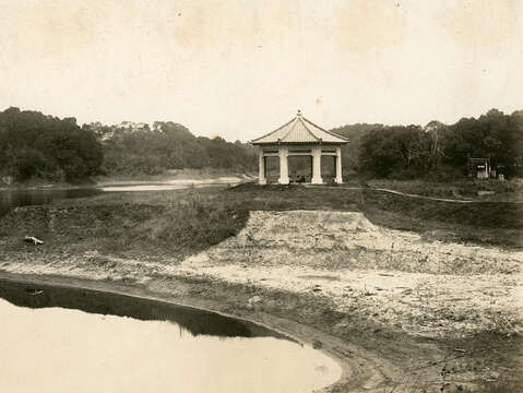 "Supplied by Yang Meilan from the Octagonal Pavilion filmed around 1933"