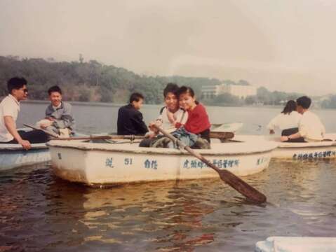 "One day trip to Hutoupi on the same ladder in 1989, provided by Pan Wenqin"