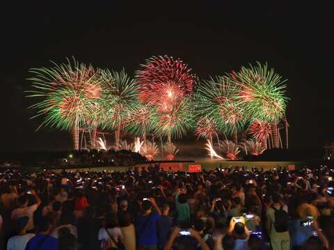 "To celebrate together in Tainan, enjoy the gorgeous fireworks"