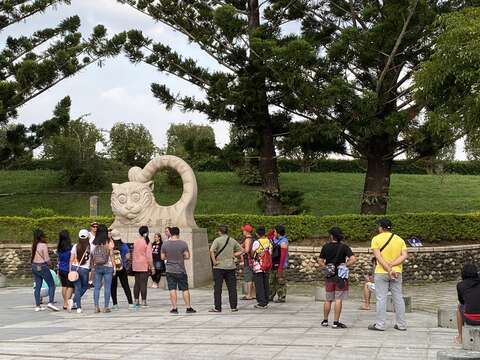 "Hutoupi held an autumn tiger discount activity to attract many tourists to enter the park"