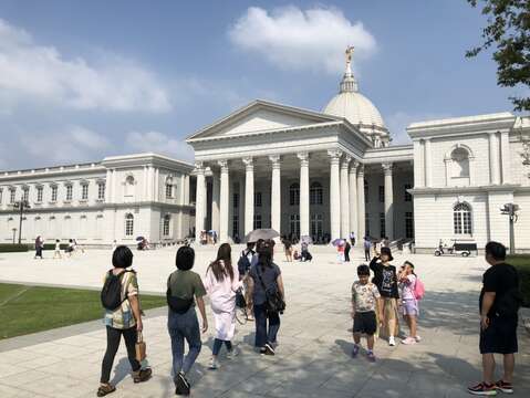 "The third day of the Mid-Autumn Festival-Chi Mei Museum visitors flow incessantly"