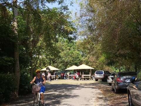 "The first day of the National Day holiday-Hutoupi holds the autumn tiger activity camping area is almost full"