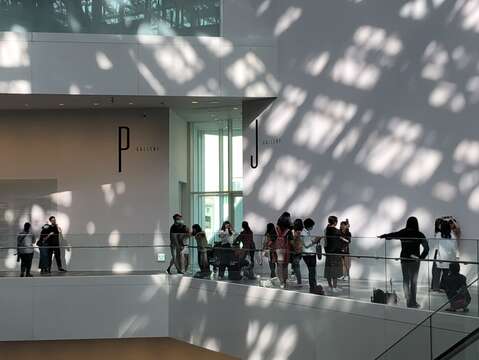 "National Day holiday-Tainan Art Museum is full of people every day"