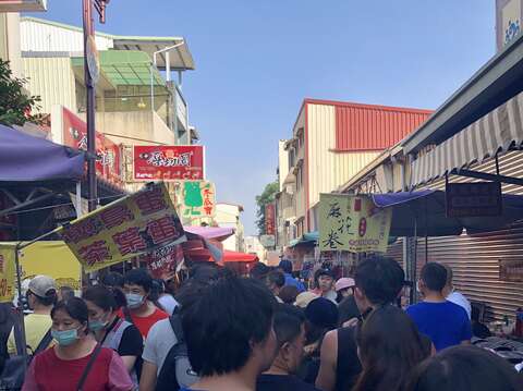 "Anping Old Street is crowded with people"