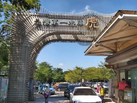 "Hutoupi, known as the first reservoir in Taiwan, is full of tourists"