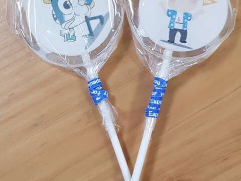 "First flight exclusive limited welcome gift "Zhezhe X Fish Head Lollipop""