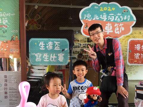 "The kids are very happy to get the shaped balloon"