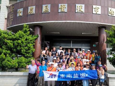 "The travel agency sent guests to Houbi District to participate in the marketing activities of Haomijinong specialty products"