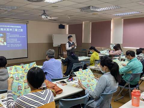 "Teacher Chen Guanzhou, director of the Guiding Association, explained the Michelin three-star walking itinerary"