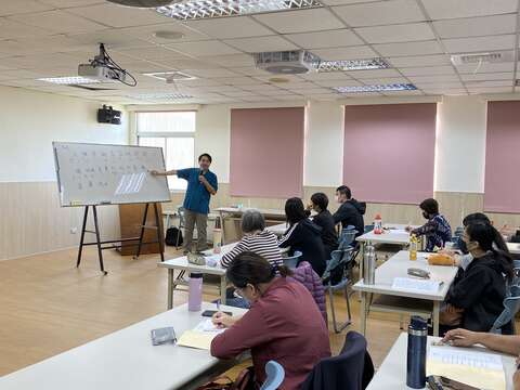 "Wenludian Japanese Class Dadong Dunshi lecturer conducts education training"