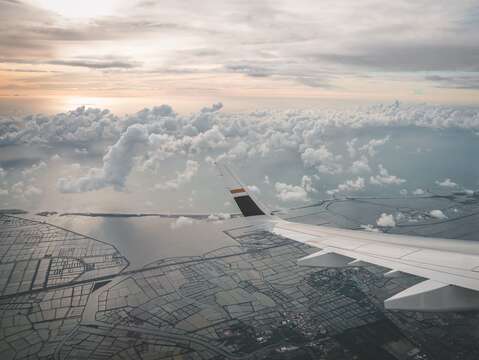 "Xingyu Airlines' Tanabata micro travel flight flew over Tainan and saw the beautiful scenery"