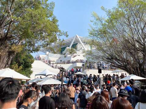 "Moriyama market activities are crowded with people"