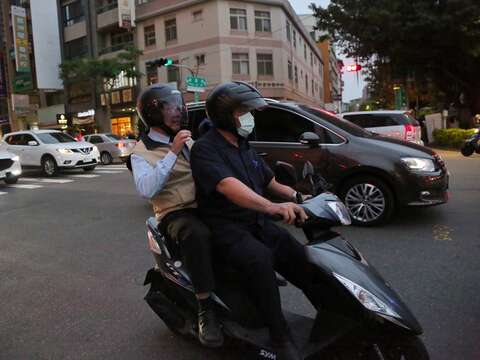 "The mayor took a motorcycle to the event site"