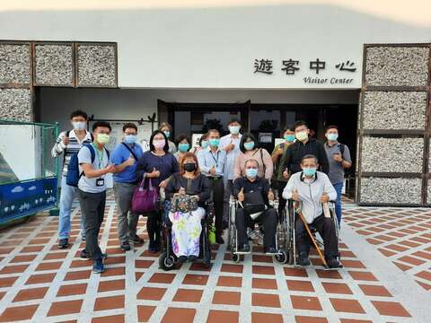 "Taijiang Visitor Center outdoor visit group photo"