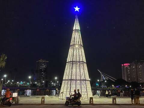 "The area west of Jinhua Road in Hele Plaza will host a "HO Fun! Christmas Market" event, which will be combined with 40 stalls of Christmas selections"