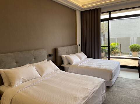 "He Ye. Xiangge Villa B&B (B&B Registration Certificate 407)"