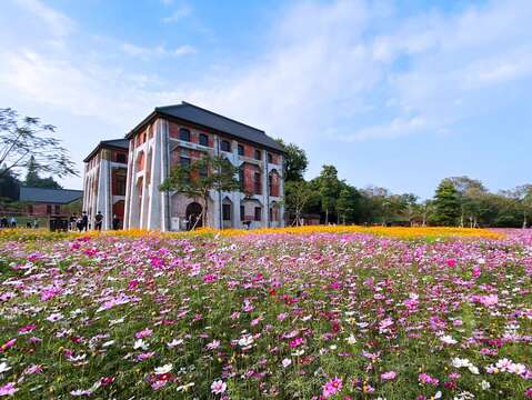 "Mountain Garden Waterway Museum Flower Sea"