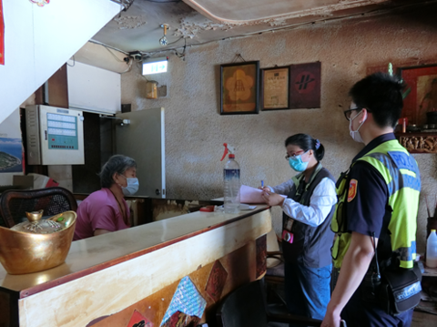 "Guan Tourism Bureau and the police inspect the epidemic prevention measures and real-name registration of the old hostel"