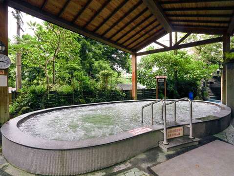 "Mud Hot Spring Pool"