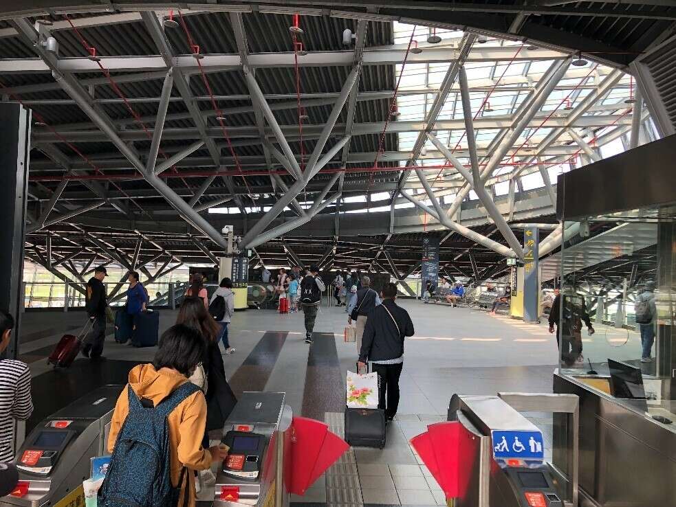 台南高铁站验票闸门的样子